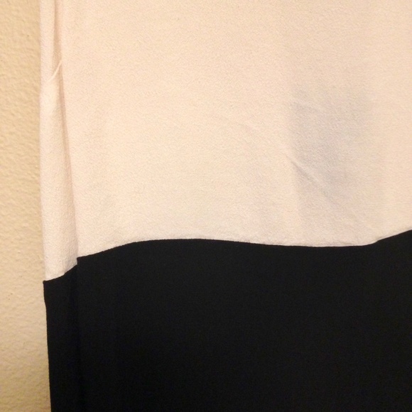 COOPERATIVE Black & White Color Block Crop Top - Picture 3 of 5